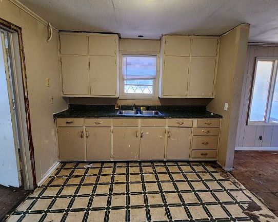 3rd image of 611 Sweetgum St