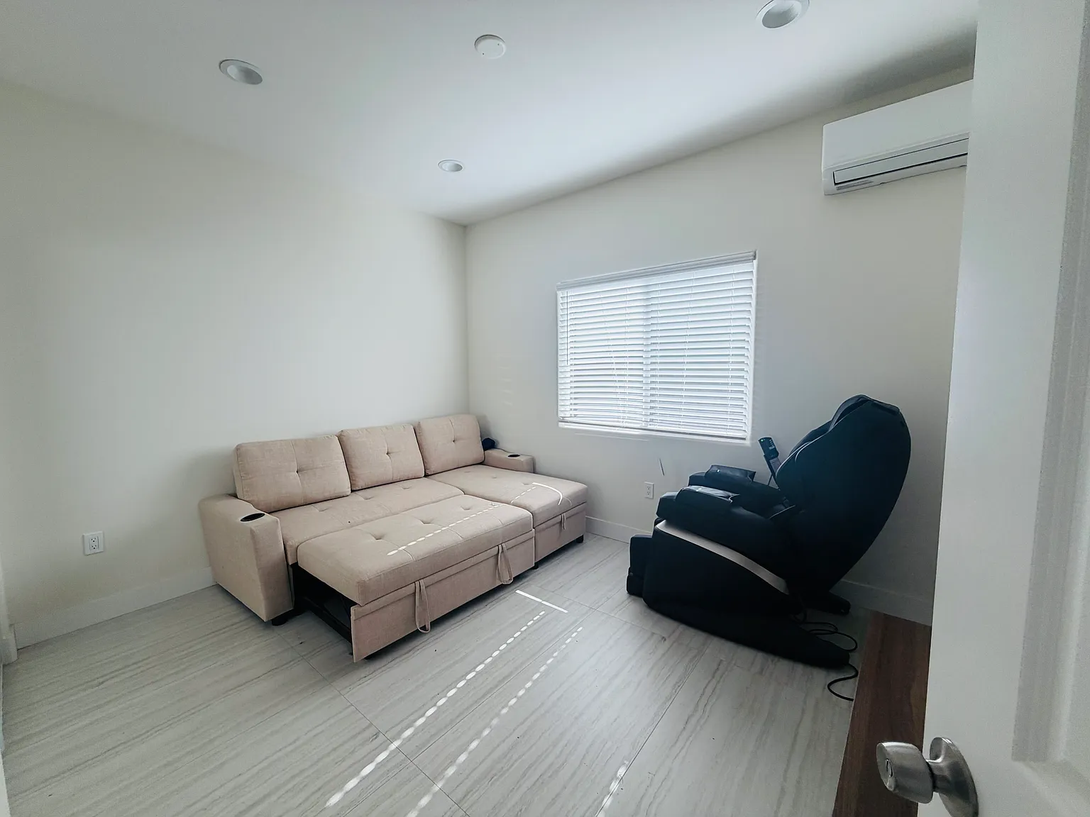 2 bed, 750 sqft, $3,000 — Photo 3
