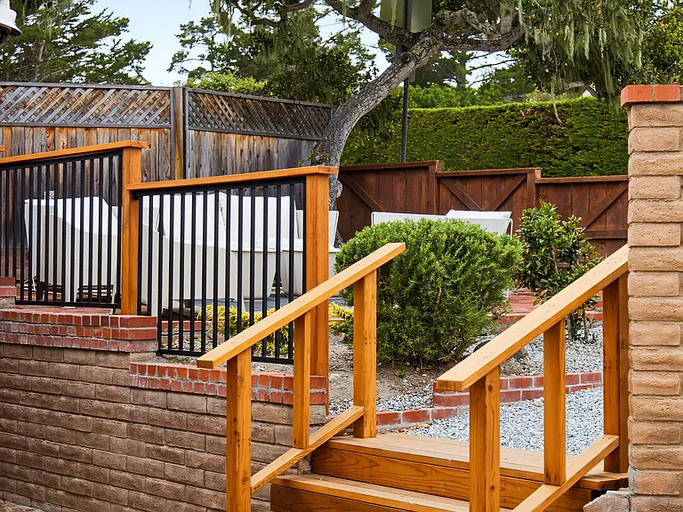 Outdoor terrace and staircase with safety railings (Pic 3)