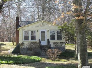 33 Harper Rd, Calverton, NY 11933