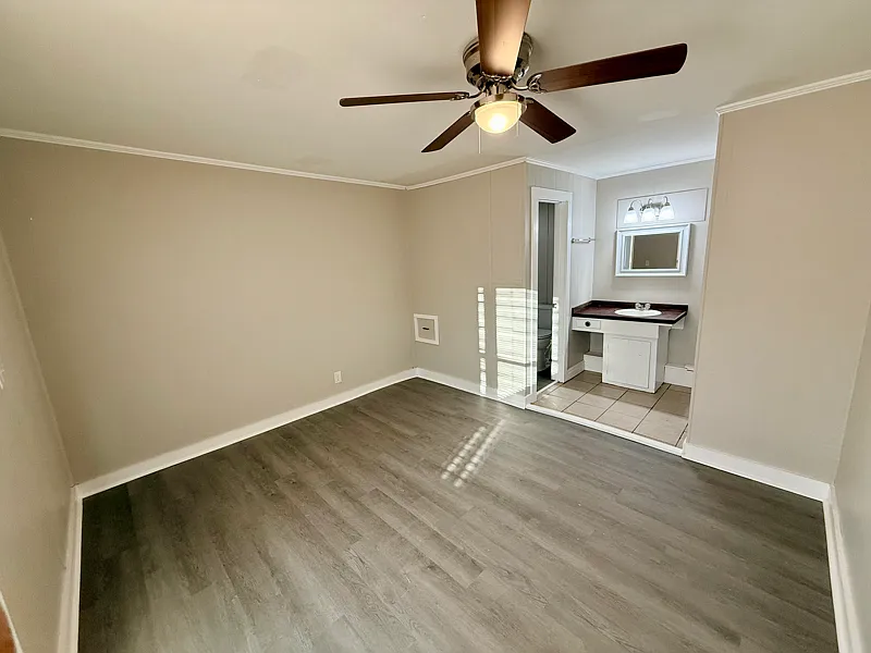 Charming Single Unit in West Jefferson | $900/mo | Available 2/9 — Photo 4