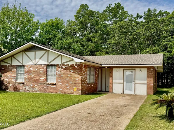 5529 Prince George Dr, Gautier, MS 39553