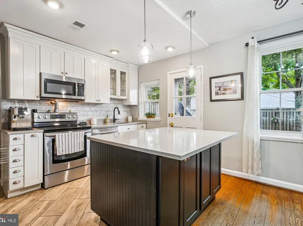 4217 36th St S, Arlington, VA 22206