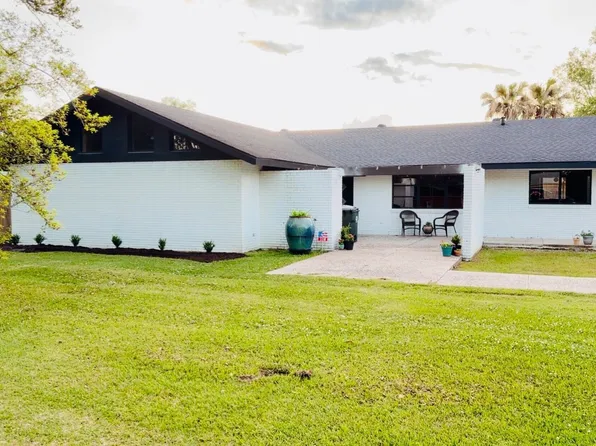 118 Plantation Dr, New Iberia, LA 70563