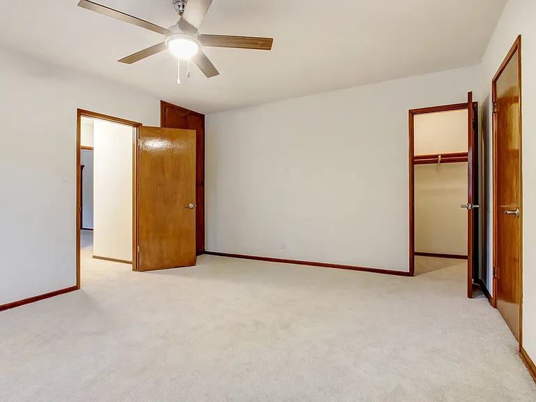12224-34 Chandler Blvd — Photo 22