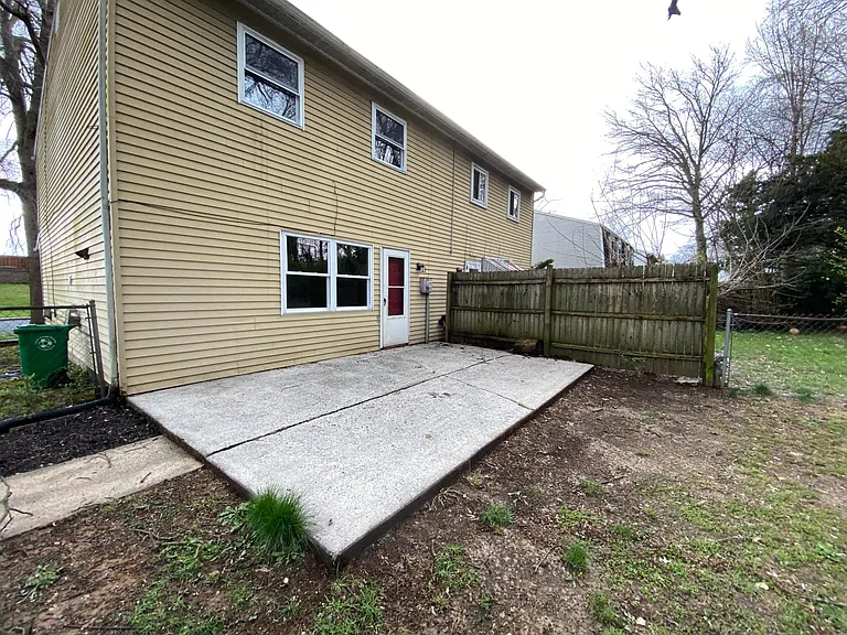 325 W Ridge St — Photo 15