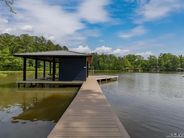 688 Waterlyn Dr, Ebony, VA 23845