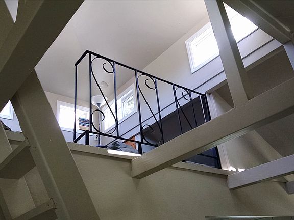 3rd image of 109 Campbell St