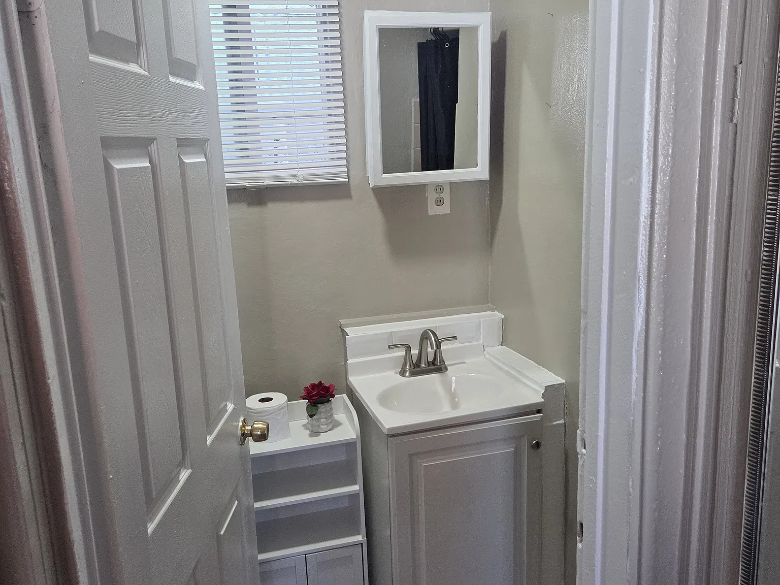 Studio, 200 sqft, $975 — Photo 4