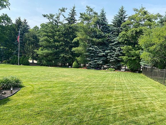 4th image of 24151 Pointe Dr