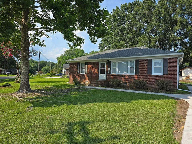 300 Mary Scott Dr — Photo 3
