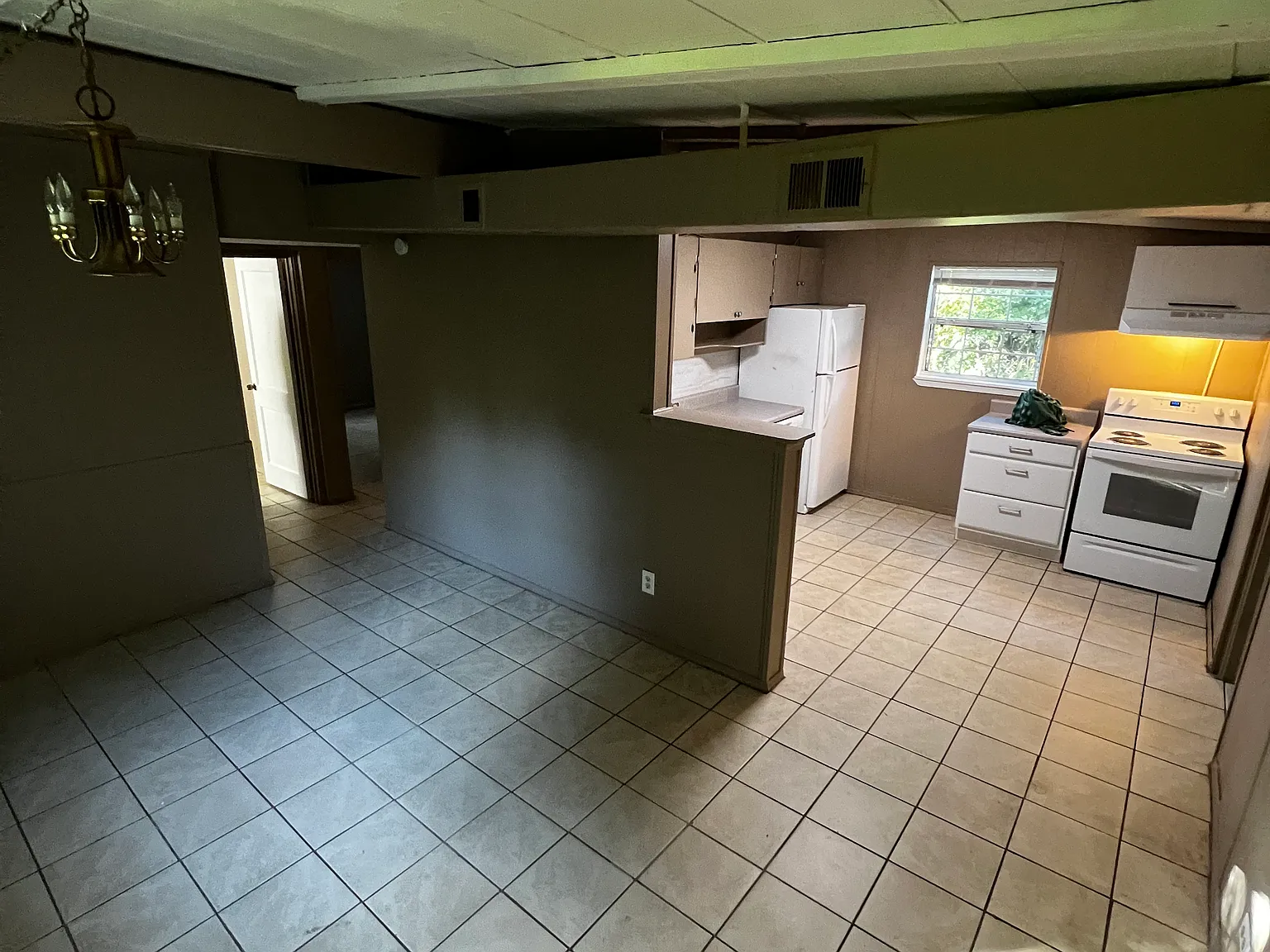 3 bed, 1020 sqft, $1,200 — Photo 3