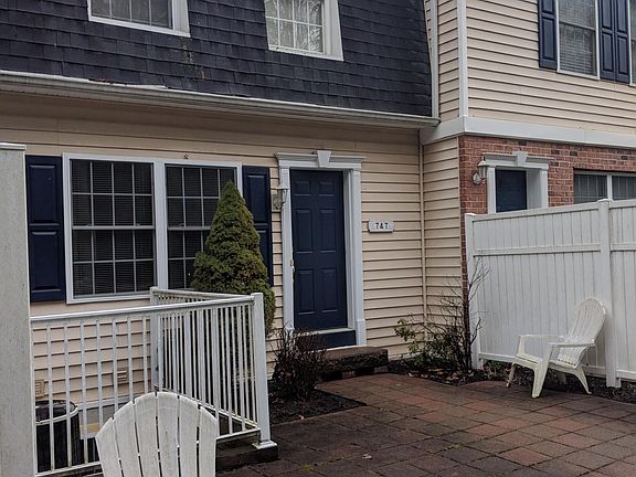 2nd image of 747 Oakwood Ave