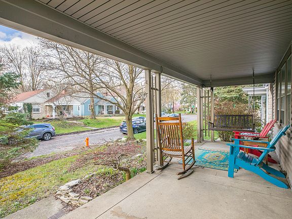 3rd image of 424 E Como Ave