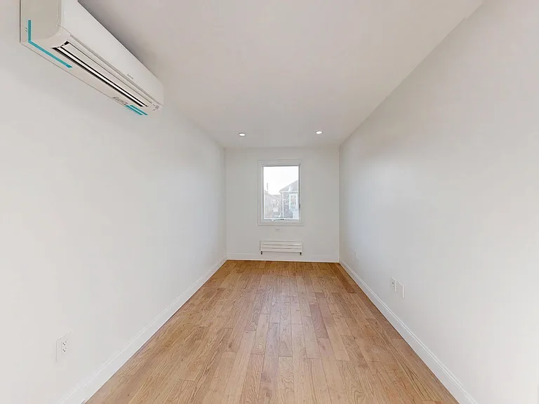 2346 E 2nd St #2 — Photo 8