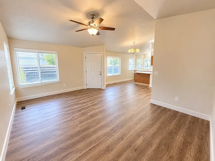 3 bed, 2.0 bath, 1146 sqft, $2,200 — Photo 3
