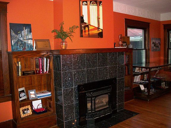 Livingroom fireplace and built in