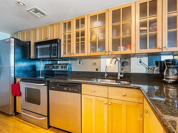 4th image of 1000 West Ave APT 208