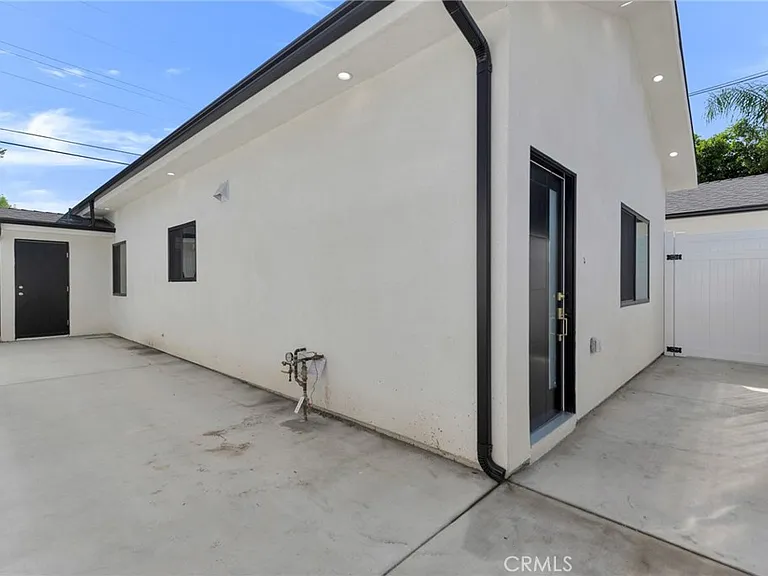 6208 Beeman Ave — Photo 22