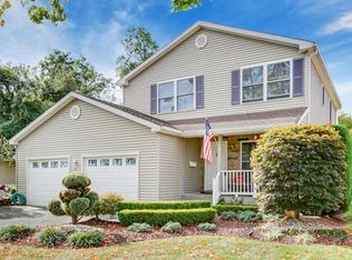 32 Lockwood Ave, Freehold, NJ 07728