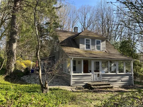 303 Cross Highway, Fairfield, CT 06824
