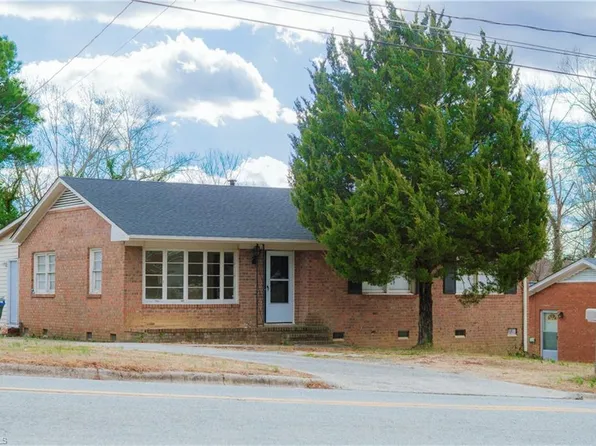 1407 W Meadowview Rd, Greensboro, NC 27403