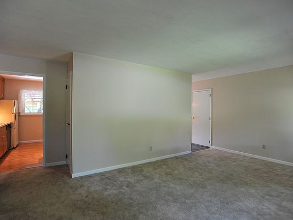 3rd image of 203 Wisteria Way