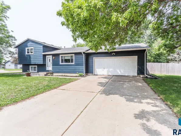 909 S Juneau Ln, Sioux Falls, SD 57106