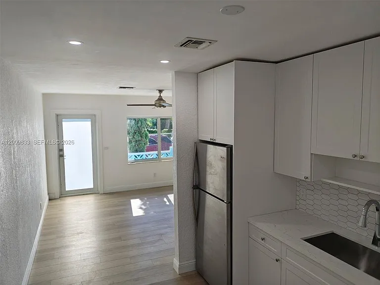 11412 NW 11th Ave #B — Photo 3