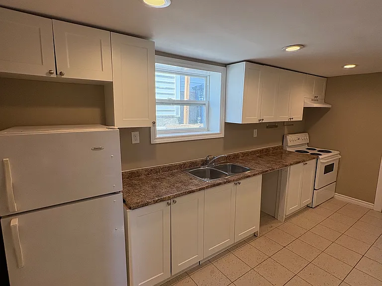 8 Birch Tree Cres — Photo 3