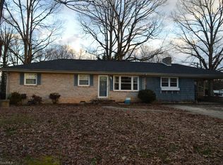 185 Gwynwood Dr, Mount Airy, NC 27030