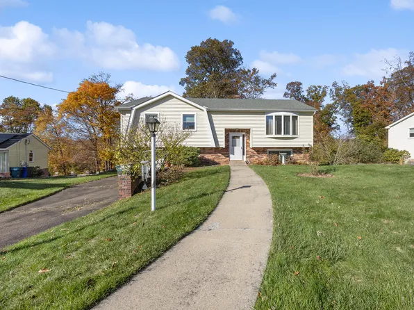 25 Stowe Court, Hamden, CT 06514