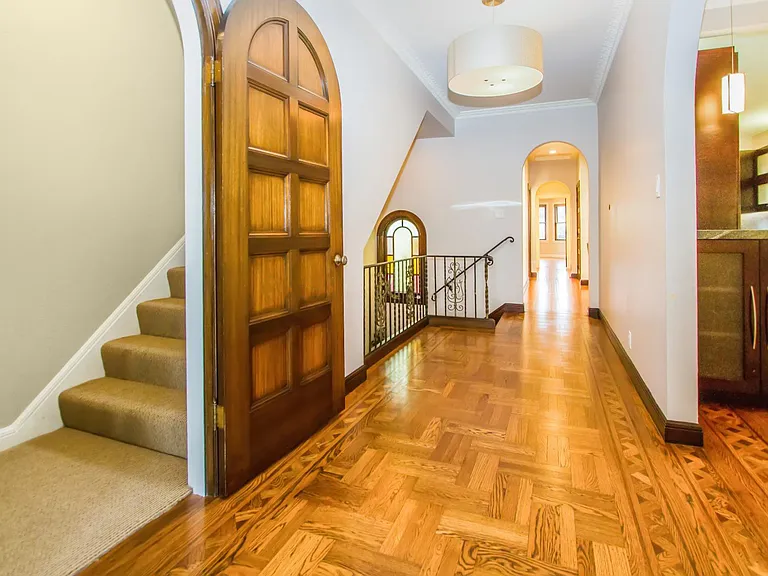 2335 Francisco St — Photo 16
