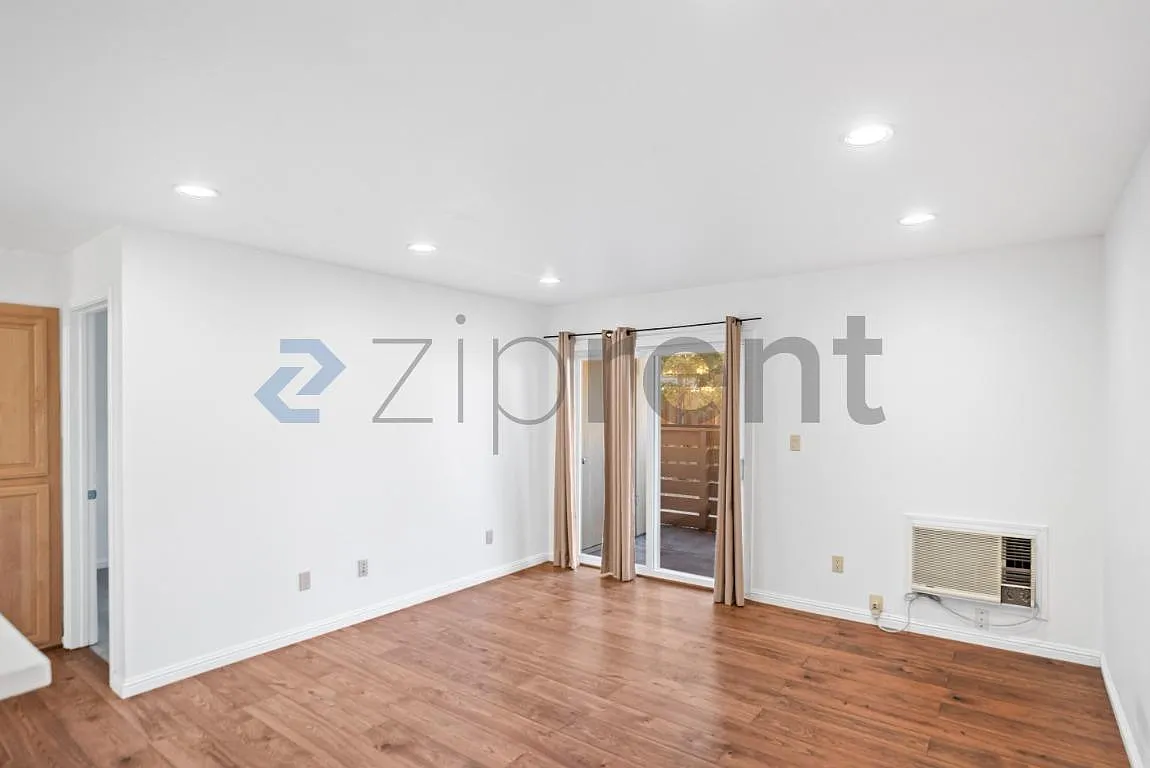 2 bed, 877 sqft, $2,950 — Photo 4