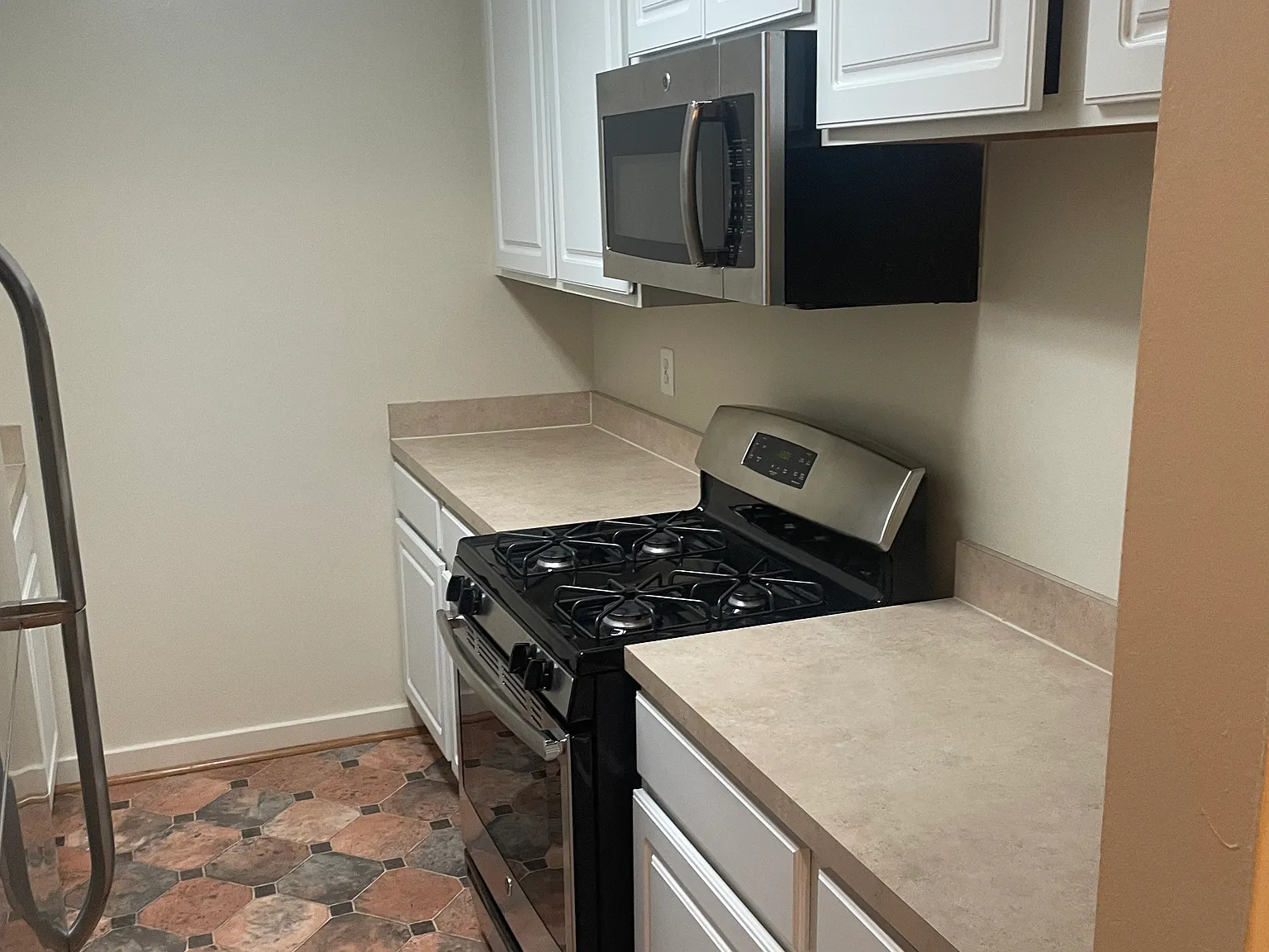 1 bed, 700 sqft, $1,875 — Photo 3