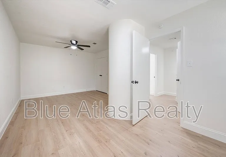 805 W Chambers St #B — Photo 10