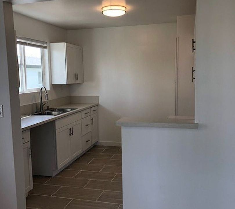 1st image of 4463 Murietta Ave #2