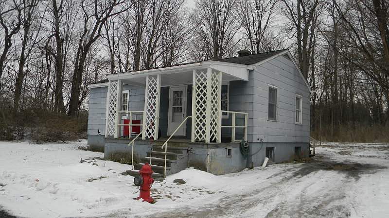2nd image of 6 Pleasant Pl