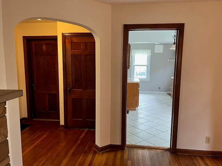 1036 Kelton Ave — Photo 7