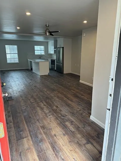 6 bed, 1818 sqft, $4,200 — Photo 3