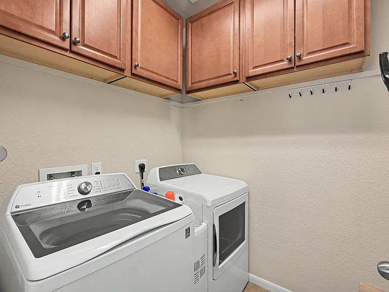 1912 Hill Manor Dr — Photo 24