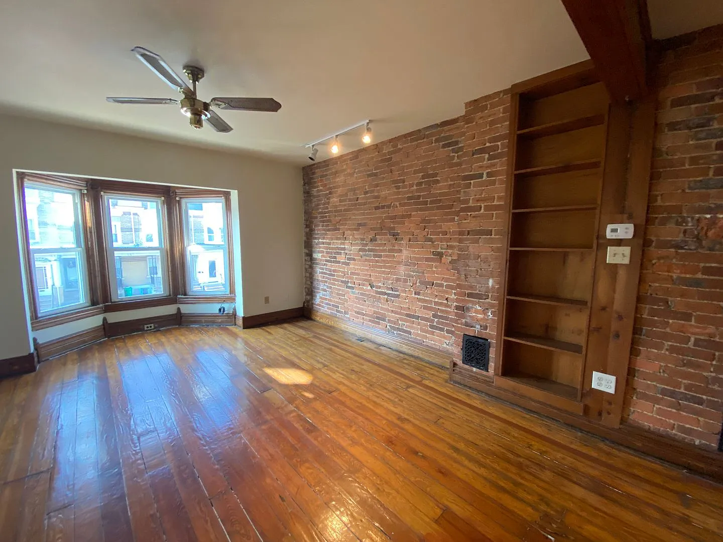 5th 739 N — Photo 3