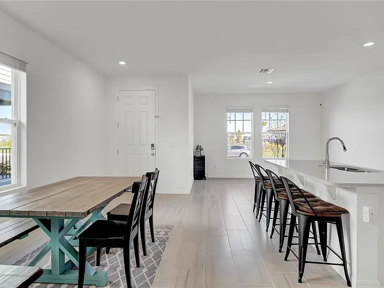4704 Homestead Trl — Photo 6
