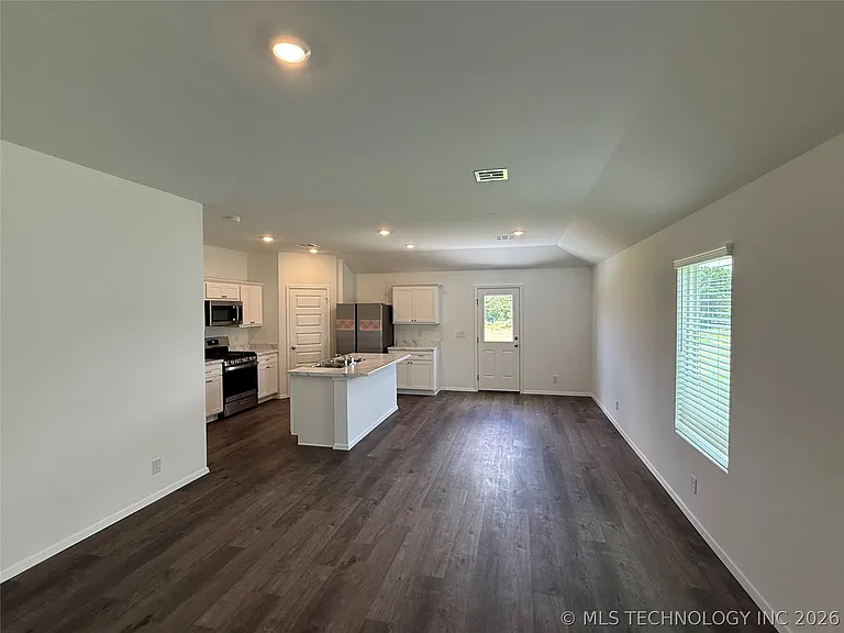 11822 S 279th East Ave — Photo 3