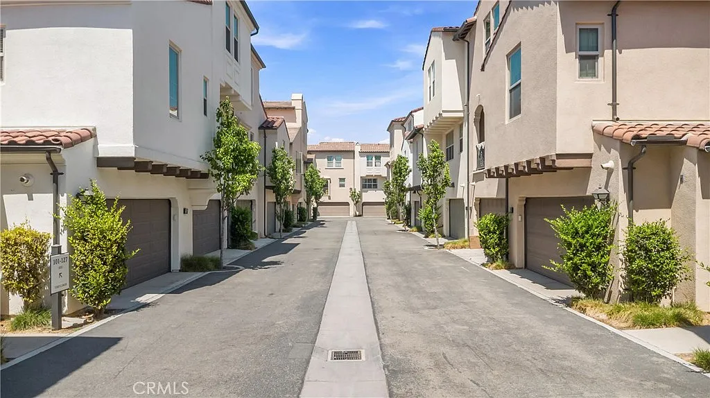 4 bed, 1526 sqft, $4,700 — Photo 3