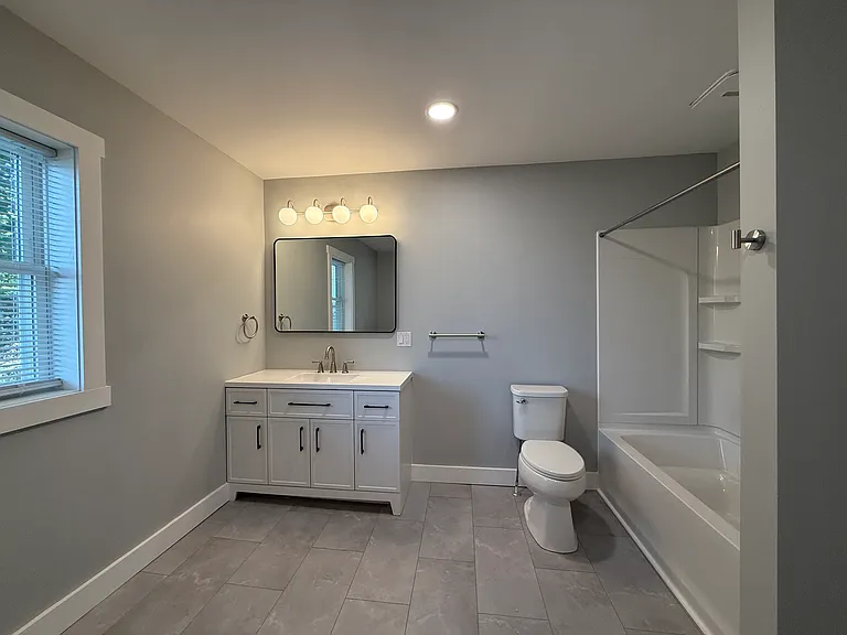 23 1/2 E Washington Ave — Photo 35