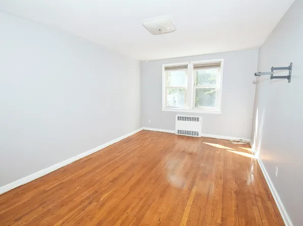 34-30 Corporal Kennedy Street image 15 of 19