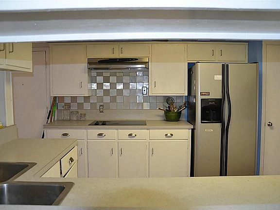 5th image of 7711 Clarewood Dr