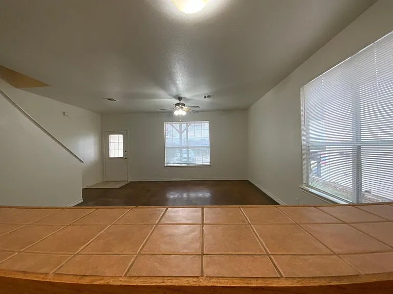 200 Sandstone Dr #D — Photo 8