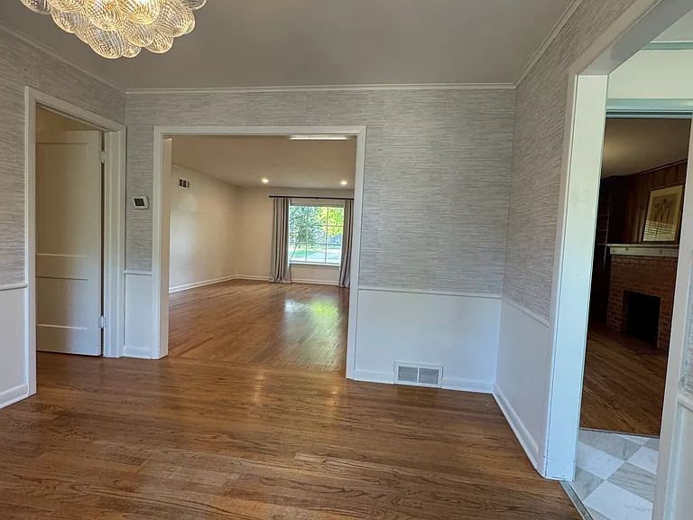 1803 Dorchester Dr — Photo 6